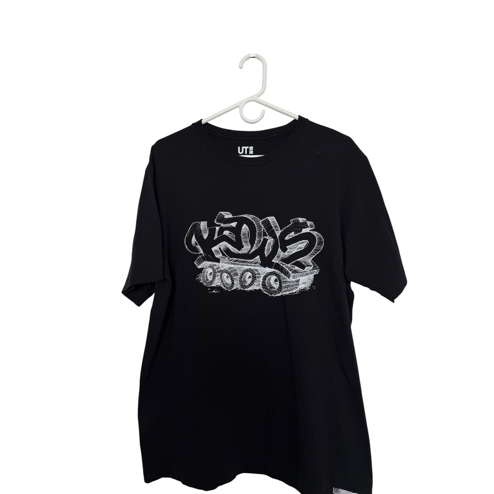 Uniqlo UT KAWS Graphic T-Shirt Mens Large Black Sketch Logo Streetwear Tee